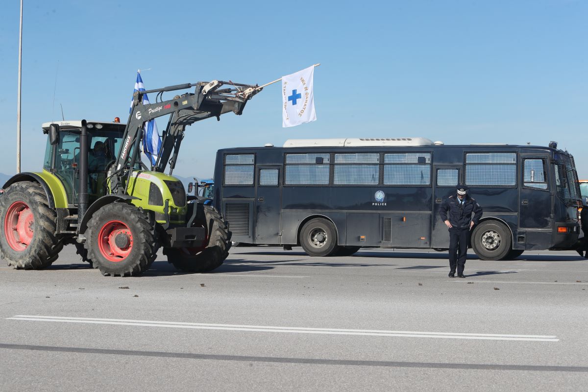 Αγροτικό μπλόκο στα Μάλγαρα