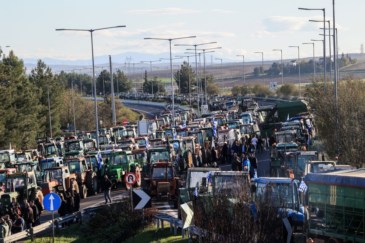 Αγροτικό μπλόκο στη Νίκαια Λάρισας
