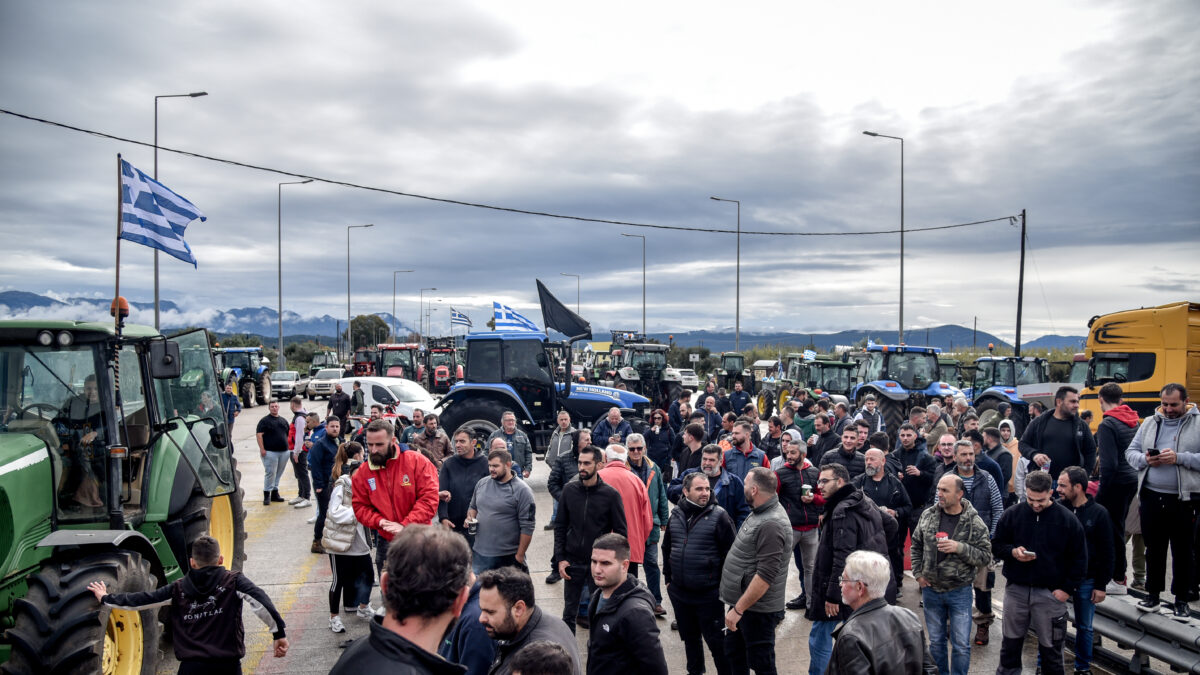 Μπλόκο αγροτών στα διόδια Ακτίου.  ΓΙΩΡΓΟΣ ΕΥΣΤΑΘΙΟΥ