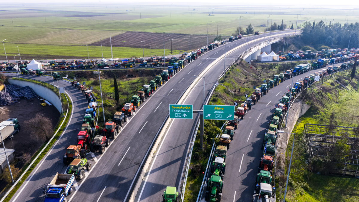 Αγρότες στο μπλόκο της Νίκαιας
