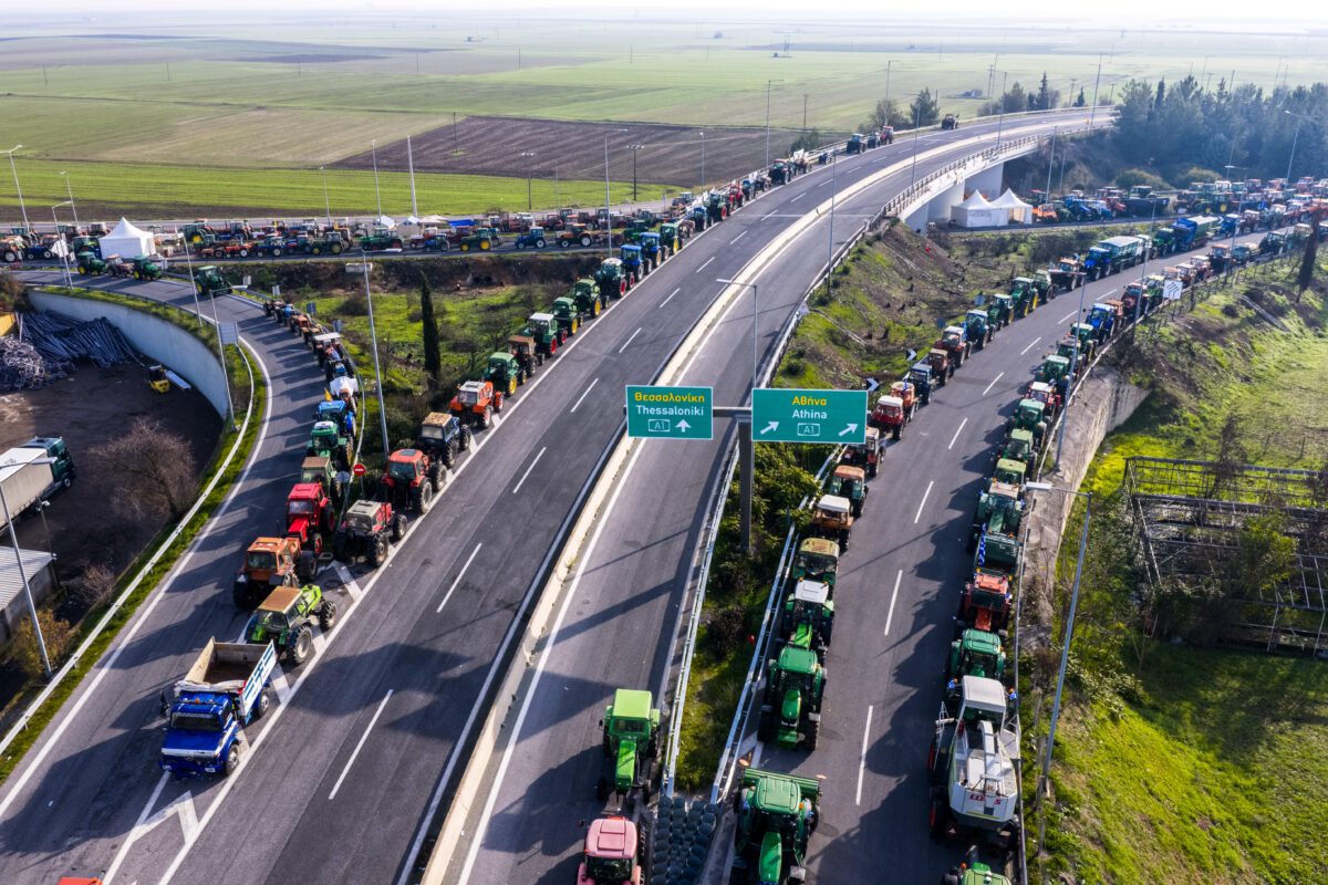 Αγρότες στο μπλόκο της Νίκαιας