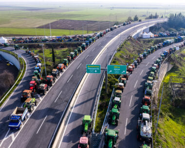Αγρότες στο μπλόκο της Νίκαιας
