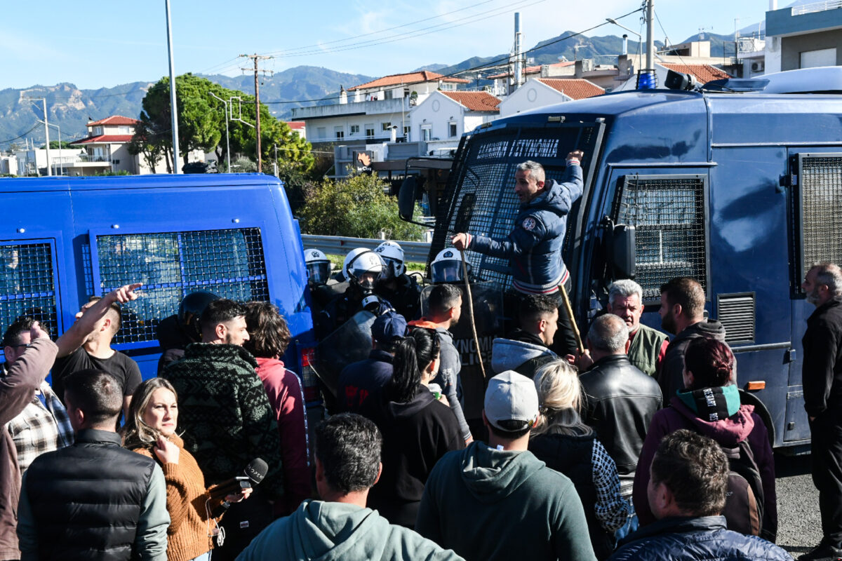 Αγρότες στη γέφυρα Ρίου Αντιρρίου