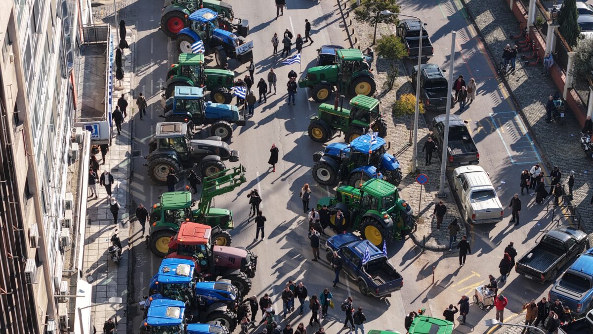 Αγρότες από 40 μπλόκα συναντιούνται στη Νίκαια Λάρισας για κινητοποιήσεις και διάλογο με Μητσοτάκη Αγρότες από 40 μπλόκα συναντιούνται στη Νίκαια Λάρισας για κινητοποιήσεις και διάλογο με Μητσοτάκη