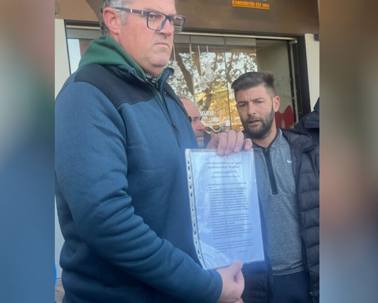 Αγρότες από το μπλόκο στο Δερβένι παρέδωσαν τα αιτήματά τους στους βουλευτές της Θεσσαλονίκης