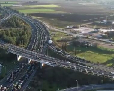 Το μπλόκο των αγροτών στη Νίκαια της Λάρισας