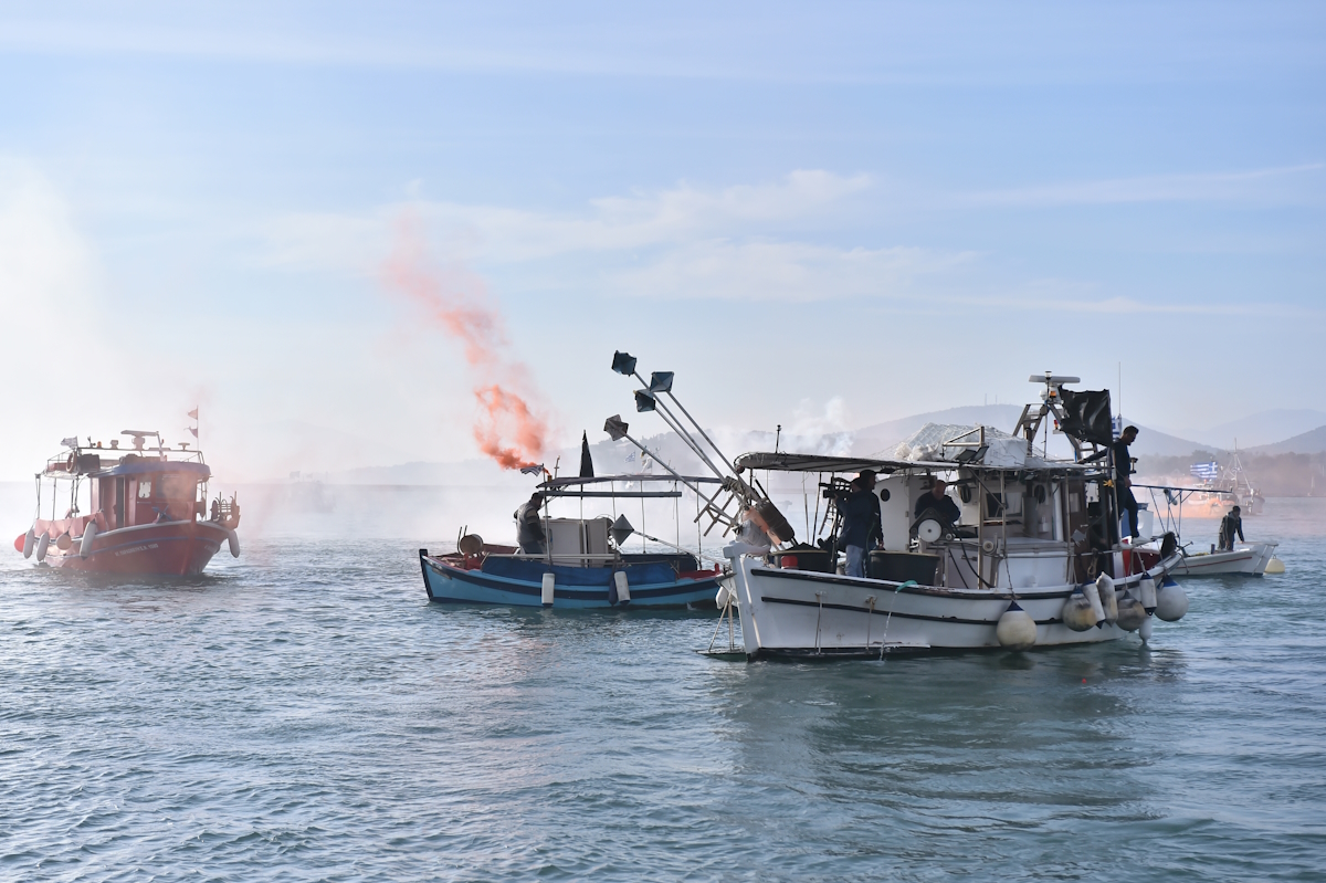 Κινητοποίηση Θεσσαλών αγροτών, κτηνοτρόφων και αλιέων της Μαγνησίας στο λιμάνι του Βόλου