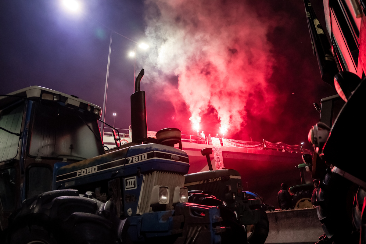 Τρακτέρ στο μπλόκο των αγροτών στη Νίκαια Λάρισας