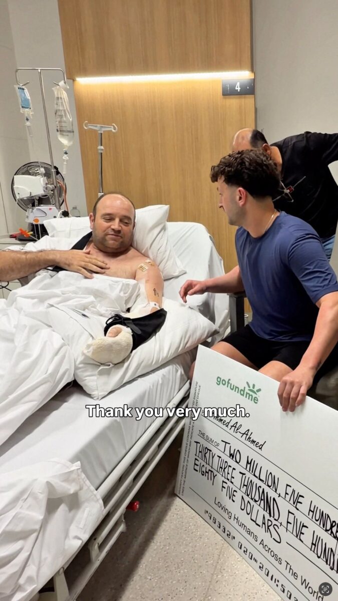 Ο Άχμεντ Αλ-Άχμεντ είναι ο άνθρωπος που αφόπλισε έναν από τους δράστες της τρομοκρατικής επίθεσης στην παραλία Μποντάι στο Σίδνεϊ