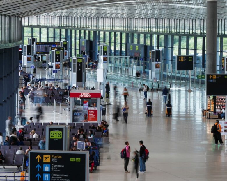 Νέο εμπόδιο στα ταξίδια από τον Τραμπ: Οι ΗΠΑ ζητούν το ιστορικό 5ετίας των social media όλων των ξένων τουριστών