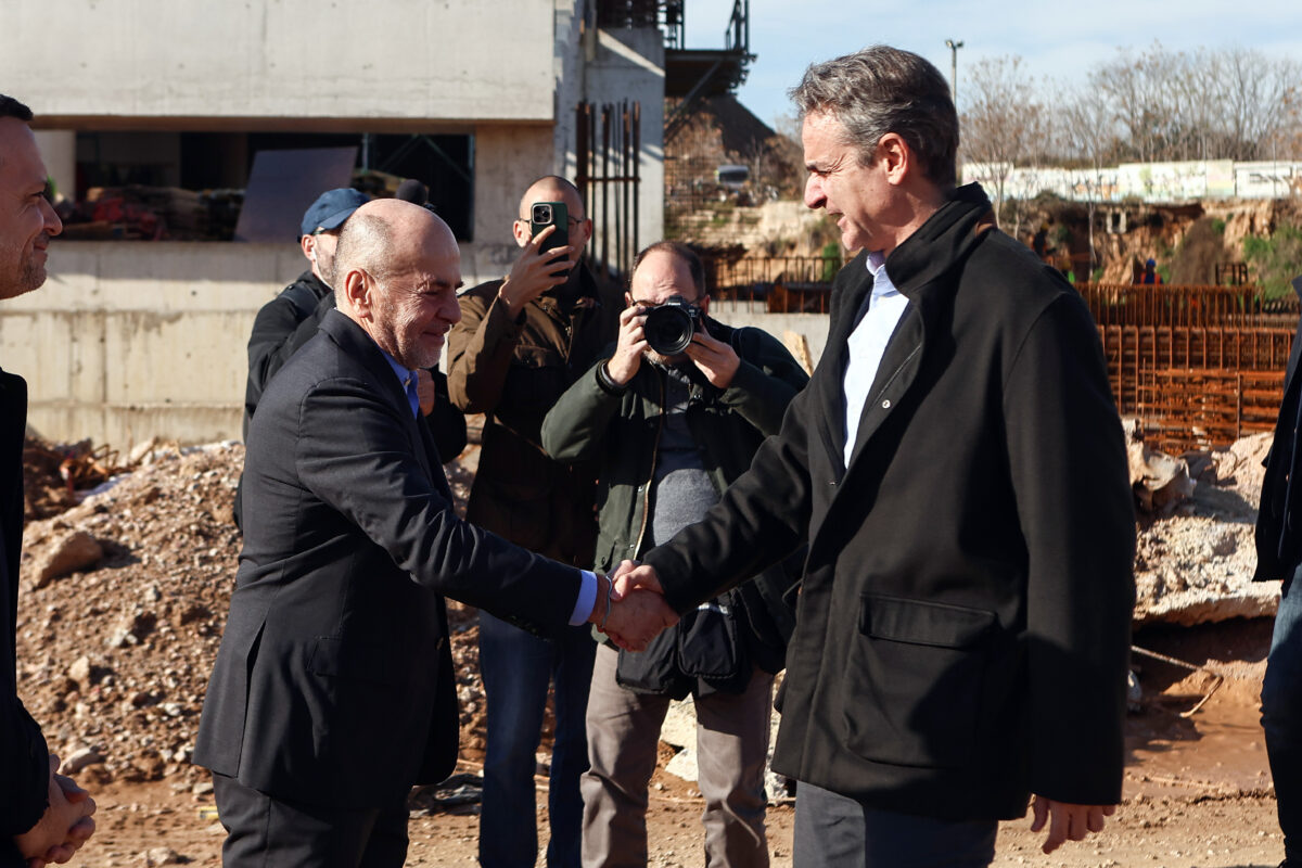 Επίσκεψη του Πρωθυπουργού Κυριάκου Μητσοτάκη, συνοδευόμενου από τον δήμαρχο Αθηναίων, Χάρη Δούκα και του μεγαλομετόχου της ΠΑΕ Παναθηναϊκός, Γιάννη Αλαφούζου στο έργο του νέου γηπέδου του Παναθηναϊκού στον Βοτανικό, Τρίτη 30 Δεκεμβρίου 2025. Η επίσκεψη είχε εθιμοτυπικό χαρακτήρα και σχετίζεται με την πρόοδο του έργου. Στην επίσκεψη συμμετείχαν επίσης ο πρόεδρος, Λεωνίδας Μπουτσικάρης, αλλά και ο Γιάννης Παναγιωτίδης, επιμελητής του έργου