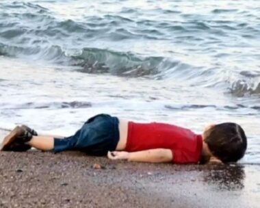 Ο μικρός Αλάν, το παιδί – πρόσφυγας που ξέβρασε νεκρό η θάλασσα