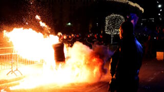 Πεδίο μάχης τα Τίρανα στη διάρκεια επεισοδίων σε αντικυβερνητική διαδήλωση