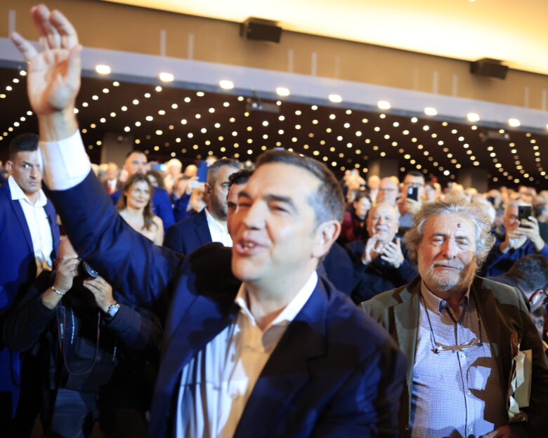 ΠΑΣΟΚ: Σκληρή απάντηση στον Αλέξη Τσίπρα – «Το rebranding αποδείχτηκε rewriting της μεγάλης εξαπάτησης του ελληνικού λαού»