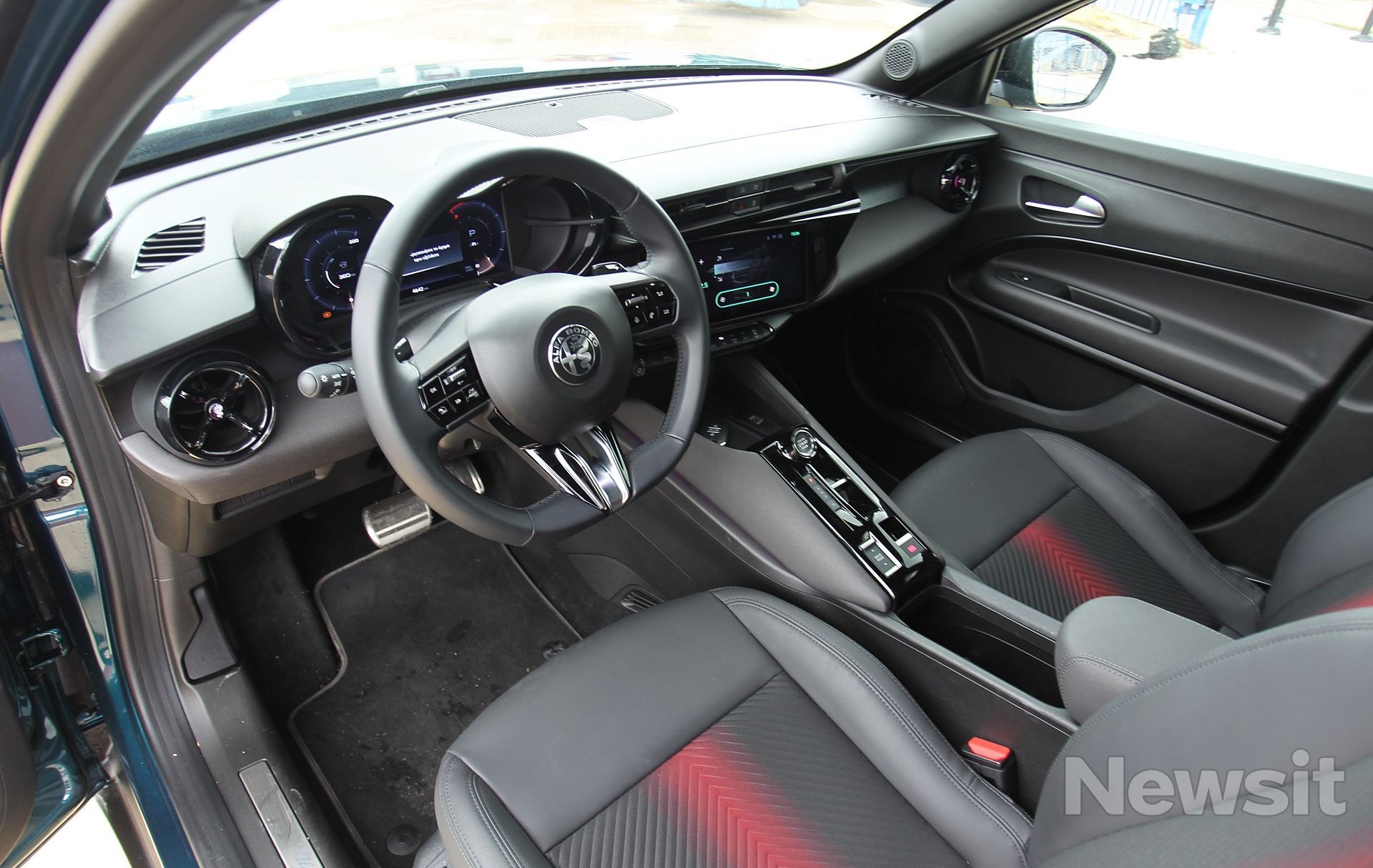 Alfa Romeo Junior 1.2 145PS Ibrida – Δοκιμή: Προσιτή και ξεχωριστή!