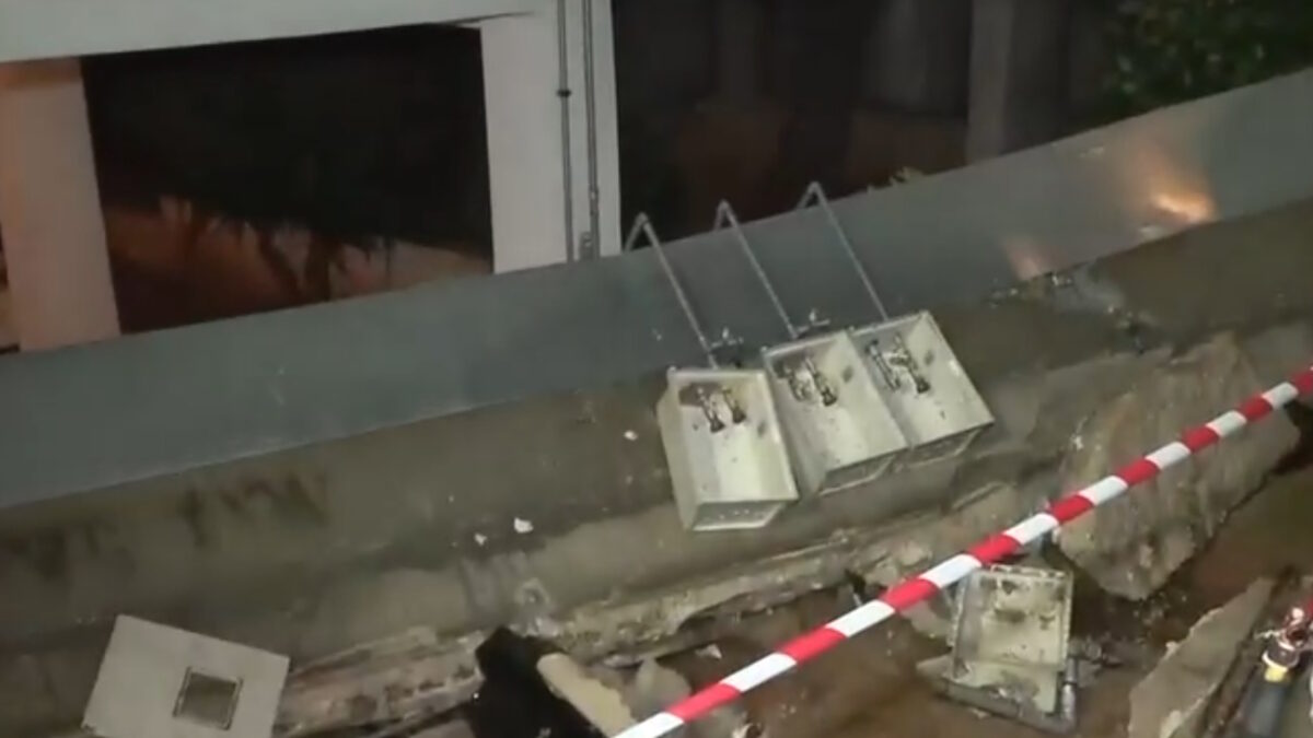 Κακοκαιρία: Εικόνες καταστροφής στον Άλιμο – Διαλύθηκε πρόσοψη πολυκατοικίας και άνδρας ανέβηκε στον «ουρανό» αυτοκινήτου