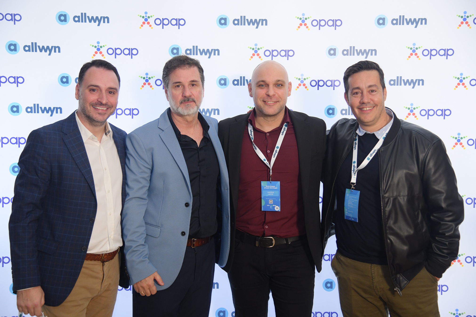 O Γιώργος Πουλημάς, Πρόεδρος της ΠΟΕΠΠΠ, με συνεργάτες του δικτύου ΟΠΑΠ