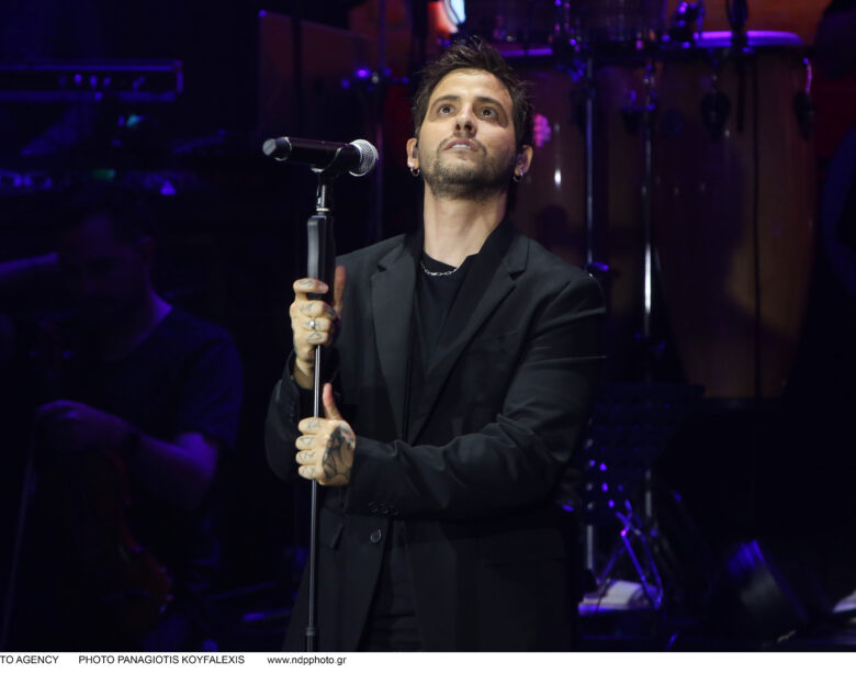 Ο Αναστάσιος Ράμμος παρουσίασε το νέο του album με τίτλο «Δέκα», έχοντας στο πλευρό του και τη σύντροφό του