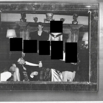 Η επίμαχη φωτογραφία με την Ghislaine Maxwell και τον Andrew Mountbatten-Windsor