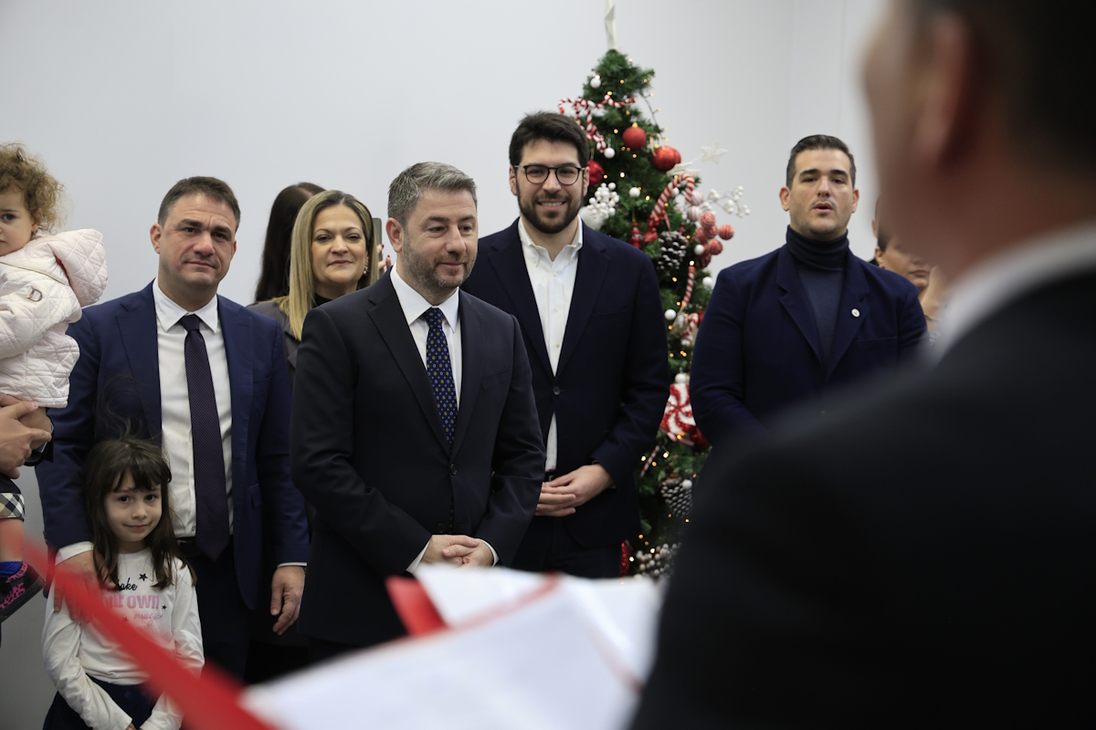 Kάλαντα της Πρωτοχρονιάς στον Πρόεδρο του ΠΑΣΟΚ-Κινήματος Αλλαγής, Νίκο Ανδρουλάκη, από την αδελφότητα Κεφαλληνίων και Ιθακησίων Πειραιά