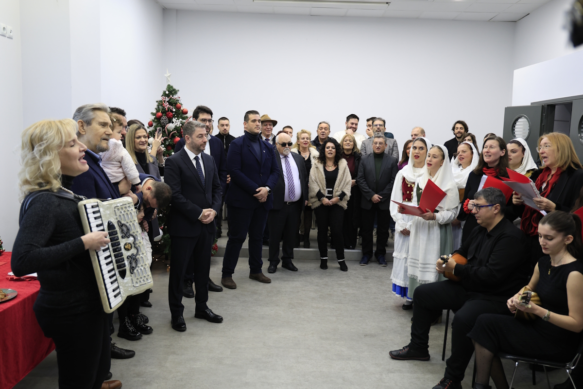 Kάλαντα της Πρωτοχρονιάς στον Πρόεδρο του ΠΑΣΟΚ-Κινήματος Αλλαγής, Νίκο Ανδρουλάκη, από την αδελφότητα Κεφαλληνίων και Ιθακησίων Πειραιά