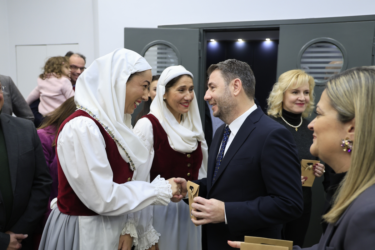 Kάλαντα της Πρωτοχρονιάς στον Πρόεδρο του ΠΑΣΟΚ-Κινήματος Αλλαγής, Νίκο Ανδρουλάκη, από την αδελφότητα Κεφαλληνίων και Ιθακησίων Πειραιά