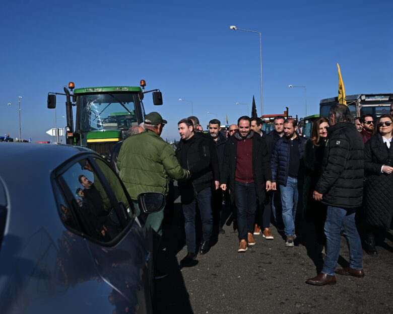 Μαρινάκης: Η παρουσία του κ. Ανδρουλάκη στα μπλόκα δείχνει ότι συμφωνεί με το κλείσιμο των δρόμων