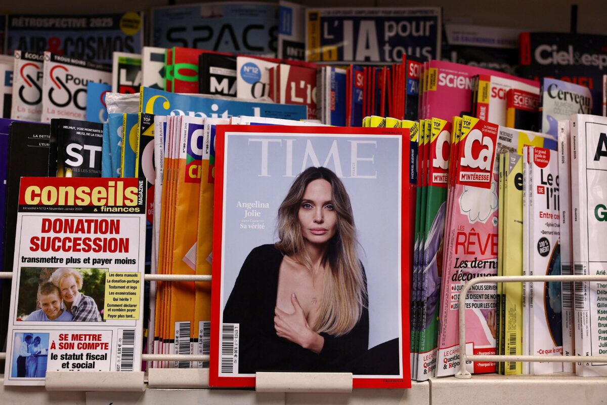 H Η Αντζελίνα Τζολί αποκαλύπτει την ουλή από τη μαστεκτομή ποζάροντας στο εξώφυλλο του Time