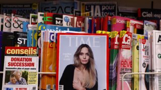 H Η Αντζελίνα Τζολί αποκαλύπτει την ουλή από τη μαστεκτομή ποζάροντας στο εξώφυλλο του Time