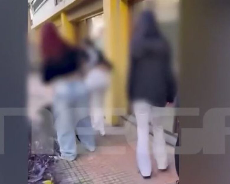 Λαμία: Άγριος καυγάς ανηλίκων στο κέντρο της πόλης – Μία μητέρα και μία 17χρονη μεταφέρθηκαν στο νοσοκομείο