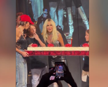 Η Άννα Βίσση γιόρτασε τα γενέθλια της στην πίστα: Η έκπληξη της Σοφίας Καρβέλα και το τρυφερό φιλί τους