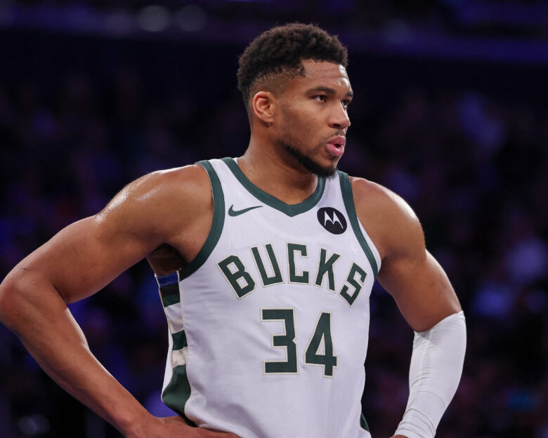 Ο Γιάννης Αντετοκούνμπο και ο ατζέντης του είναι σε συζητήσεις με τους Μπακς για το μέλλον του