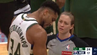 Ο Γιάννης Αντετοκούνμπο έδειχνε τις πληγές του και παρακαλούσε τους διαιτητές για ένα φάουλ