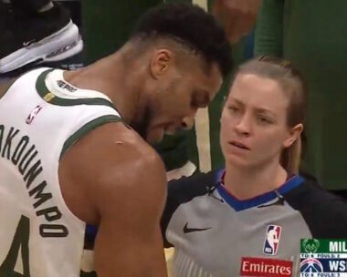 Ο Γιάννης Αντετοκούνμπο έδειχνε τις πληγές του και παρακαλούσε τους διαιτητές για ένα φάουλ