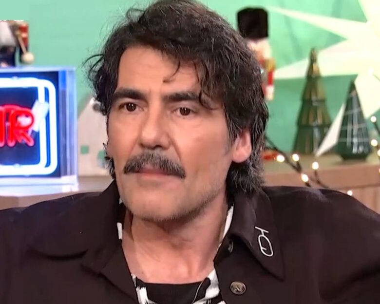 Αντώνης Καρυστινός: «Έκανα ζογκλερικά και περπατούσα με ξυλοπόδαρα στον δρόμο»