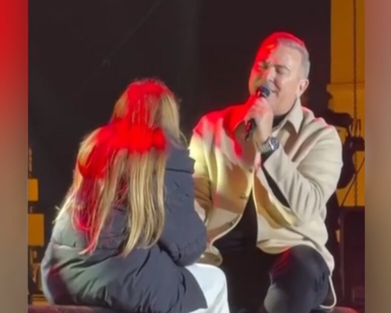 Ο Αντώνης Ρέμος ανέβασε στην σκηνή την 10χρονη κόρη του: Η αφιέρωση και η συγκίνηση της Υβόννης Μπόσνιακ