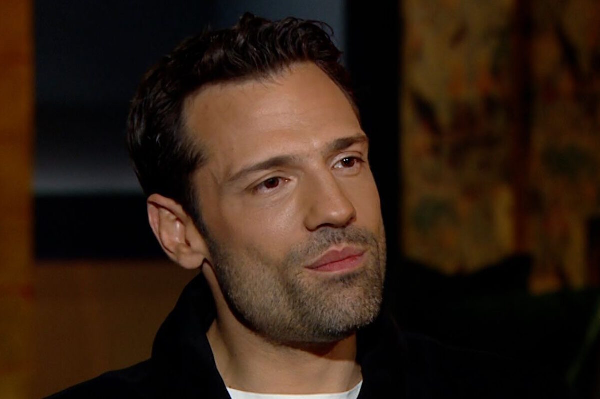 Ο Κωνσταντίνος Αργυρός κατά τη διάρκεια της συνέντευξης