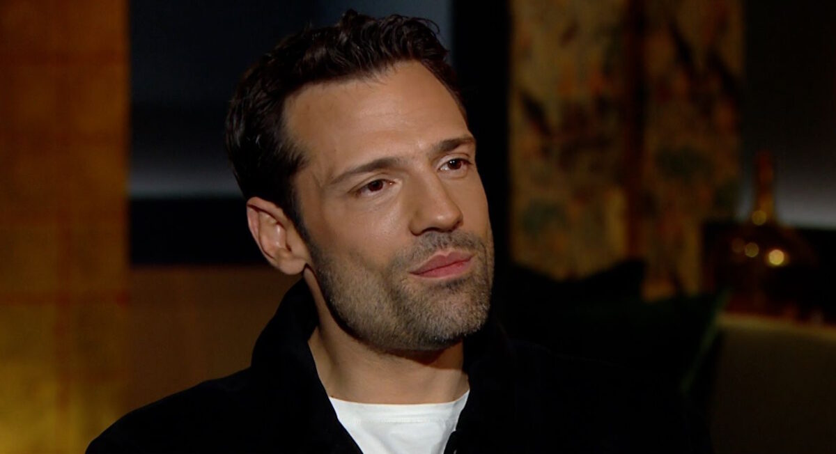 Ο Κωνσταντίνος Αργυρός κατά τη διάρκεια της συνέντευξης