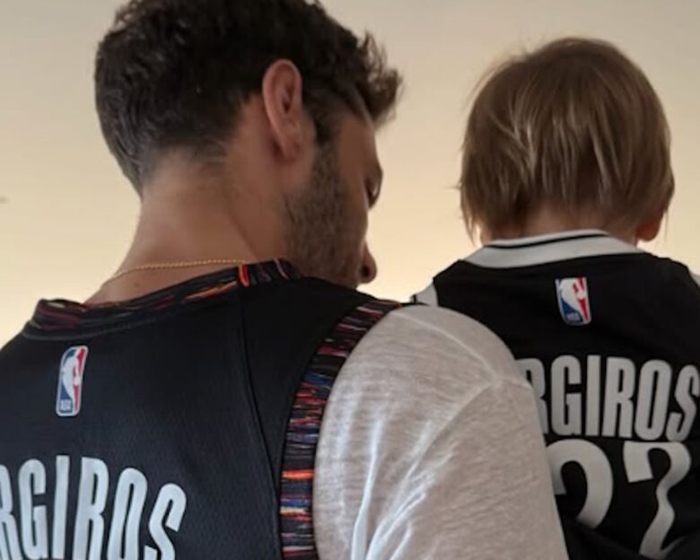 Ο Κωνσταντίνος Αργυρός με τον γιο του στην αγκαλιά: Η τρυφερή φωτογραφία της Αλεξάνδρας Νίκα