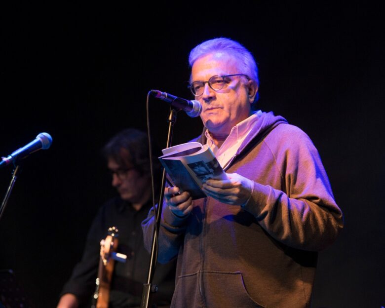 Άρης Δαβαράκης: Μίλησα δημόσια για τη σεξουαλική μου ταυτότητα, όταν είχα χάσει και τους δυο μου γονείς