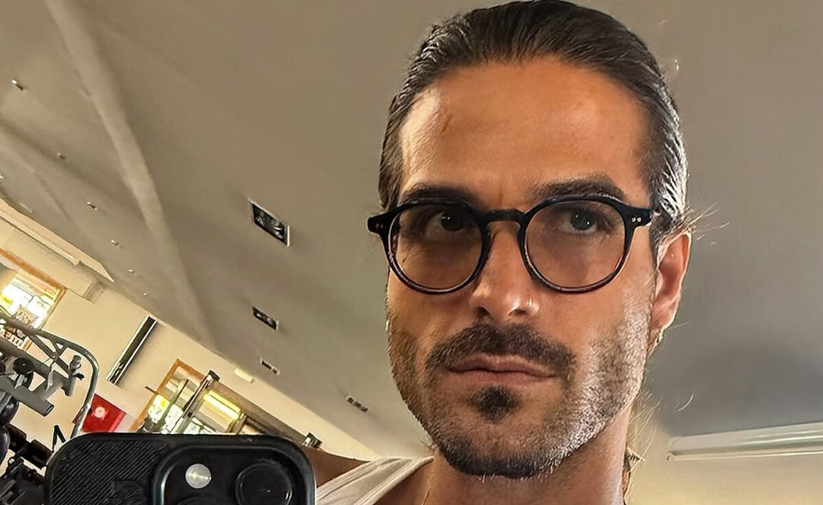 Ξέσπασε ο Άρης Μουγκοπέτρος για το φτύσιμο του Βαλάντη στους μουσικούς του