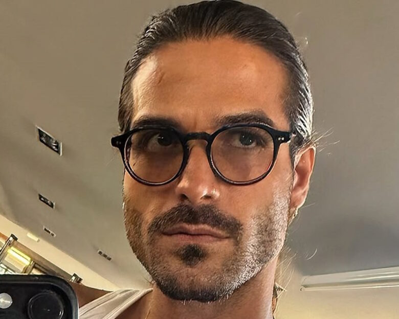 Ξέσπασε ο Άρης Μουγκοπέτρος για το φτύσιμο του Βαλάντη στους μουσικούς του