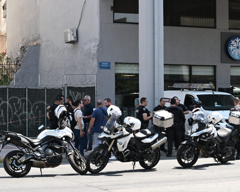 Επεισοδιακή καταδίωξη στα Άνω Λιόσια: Παράτησε την 2χρονη ανιψιά στο αυτοκίνητό του και το έβαλε στα πόδια