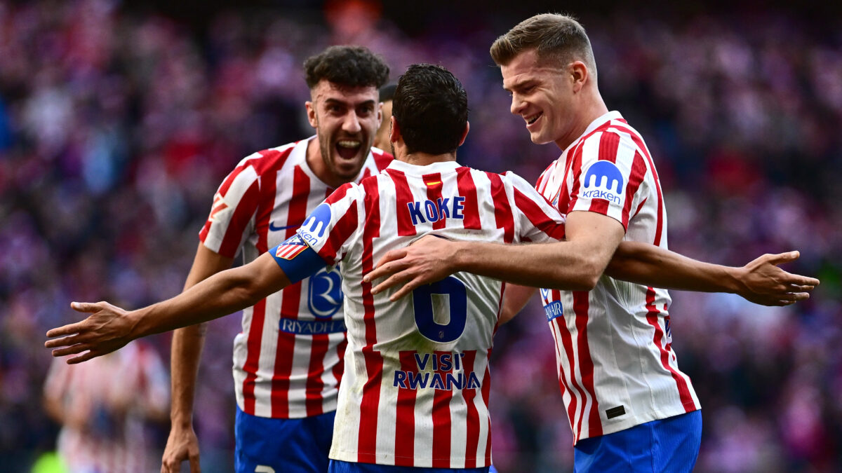 Οι παίκτες της Ατλέτικο πανηγυρίζουν κόντρα στη Βαλένθια