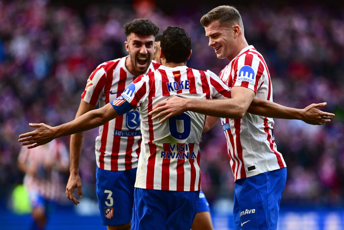 Οι παίκτες της Ατλέτικο πανηγυρίζουν κόντρα στη Βαλένθια