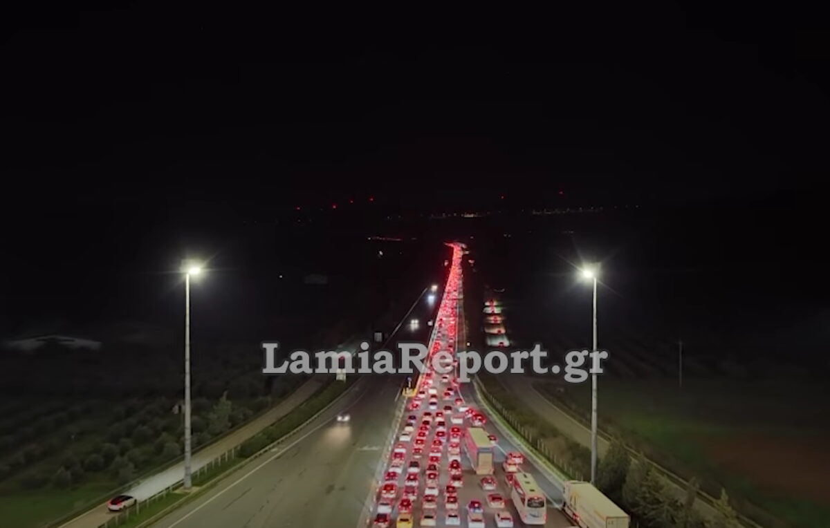 Ουρές χιλιομέτρων από αυτοκίνητα