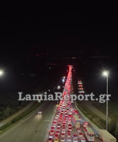 Ουρές χιλιομέτρων από αυτοκίνητα