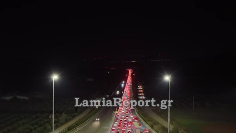 Ουρές χιλιομέτρων από αυτοκίνητα