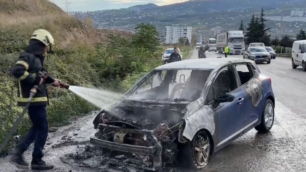 Σάμσουνσπορ: Ποδοσφαιριστής της αντιπάλου της ΑΕΚ σώθηκε, βγαίνοντας από το φλεγόμενο αυτοκίνητό του