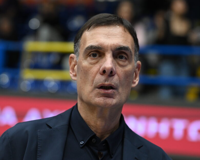 Μπαρτζώκας για το φραστικό επεισόδιο με οπαδό: Μου προκαλεί αηδία να με βρίζει χυδαία ένας μεγάλος σε ηλικία άνθρωπος, με τρία-τέσσερα παιδάκια δίπλα του